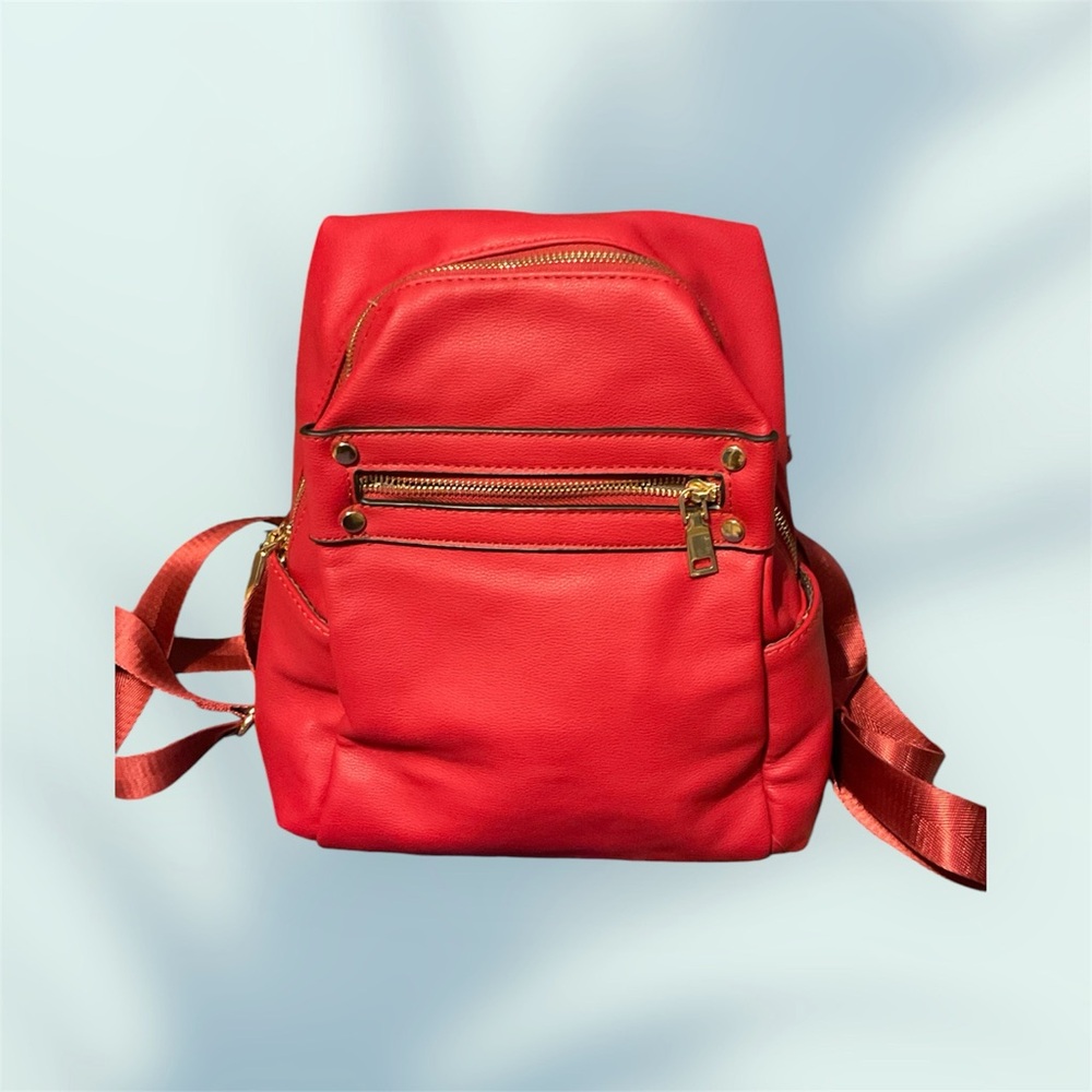Red backpack - Picture 3 of 6